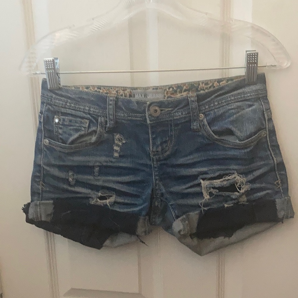 FINAL MARKDOWN Max Jeans distressed denim shorts 0